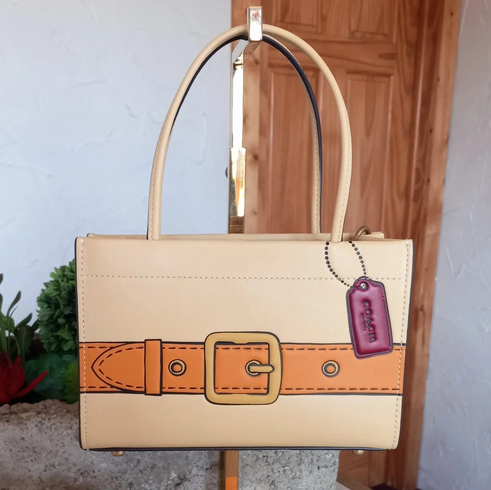COACH Cashin Carry Tote 20 With Trompe L'oeil Print